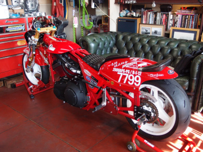 2000APS-PGクラスの「赤いレーサー」